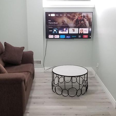 2 Bedroom Luxury Apartment Guelph Extérieur photo